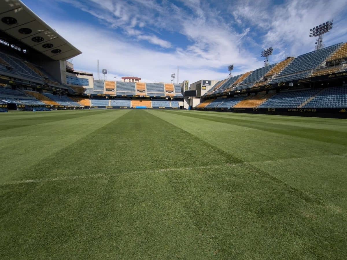 Estadio de fútbol JP Financial en Cádiz